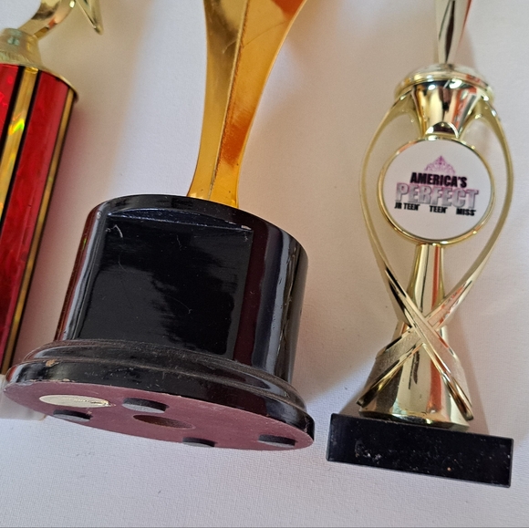 Gold and Red Star Trophy Set Of 3 - Picture 8 of 13